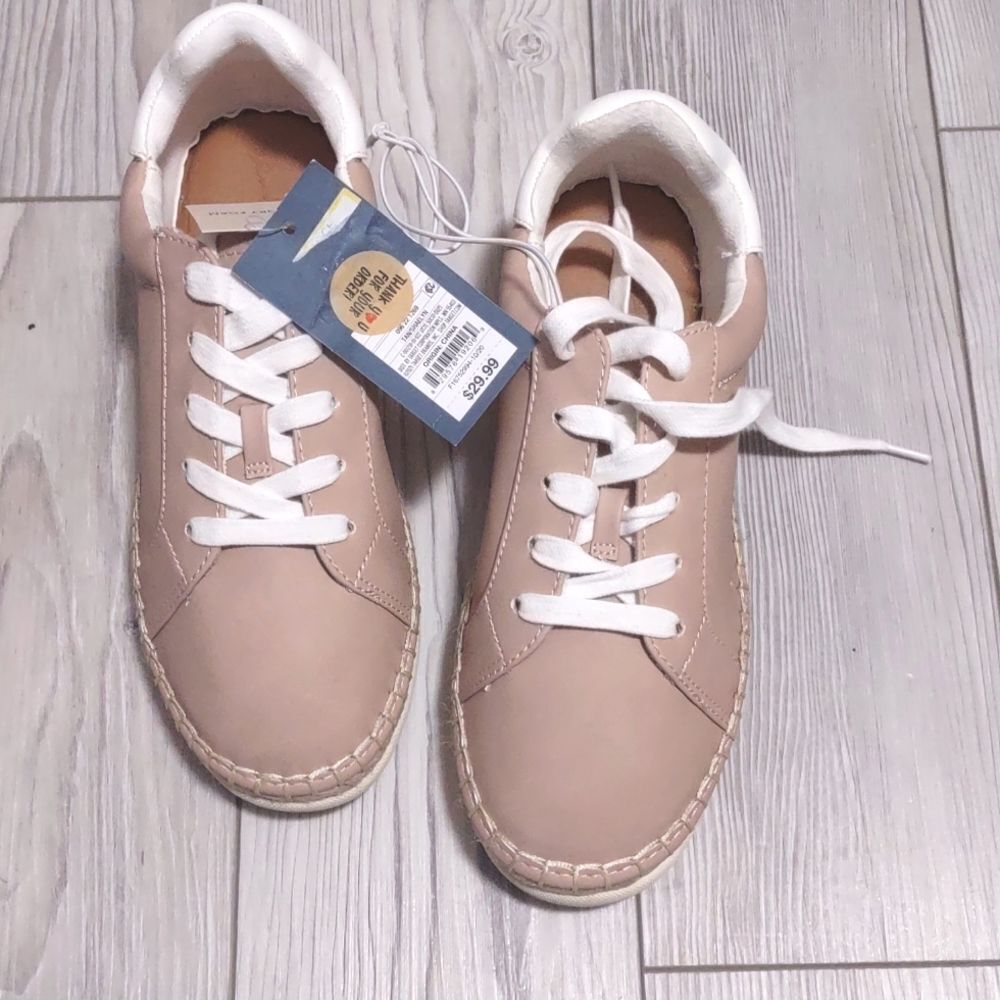 (20-3470)  Universal Thread Tan Shaelyn Size 6